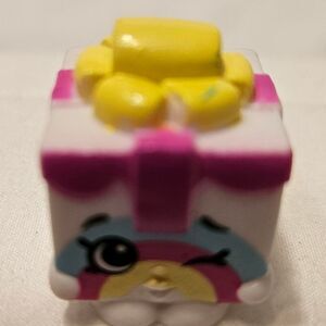 Shopkins 1"Tall  Miss Pressy Season 9 accessory